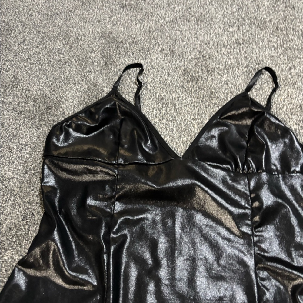 SHEIN Black Polyester Blend Garment - Picture 2 of 5